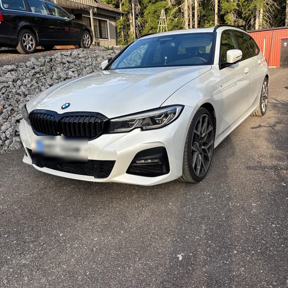 Vit BMW 3-serie Touring M Sport efter motoroptimering